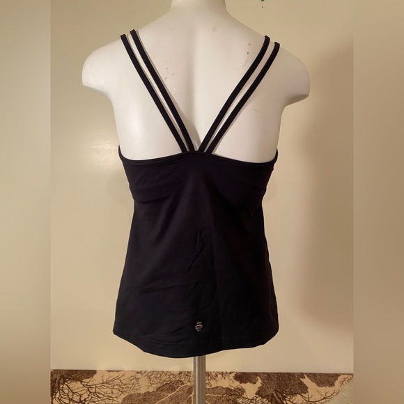 Tonic Active Yoga Top with Built in Shelf Bra Size Medium in EUC - Picture 6 of 9